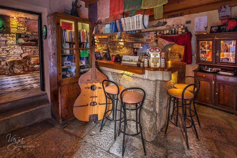 Kamene Price Rooms, Music And Food *