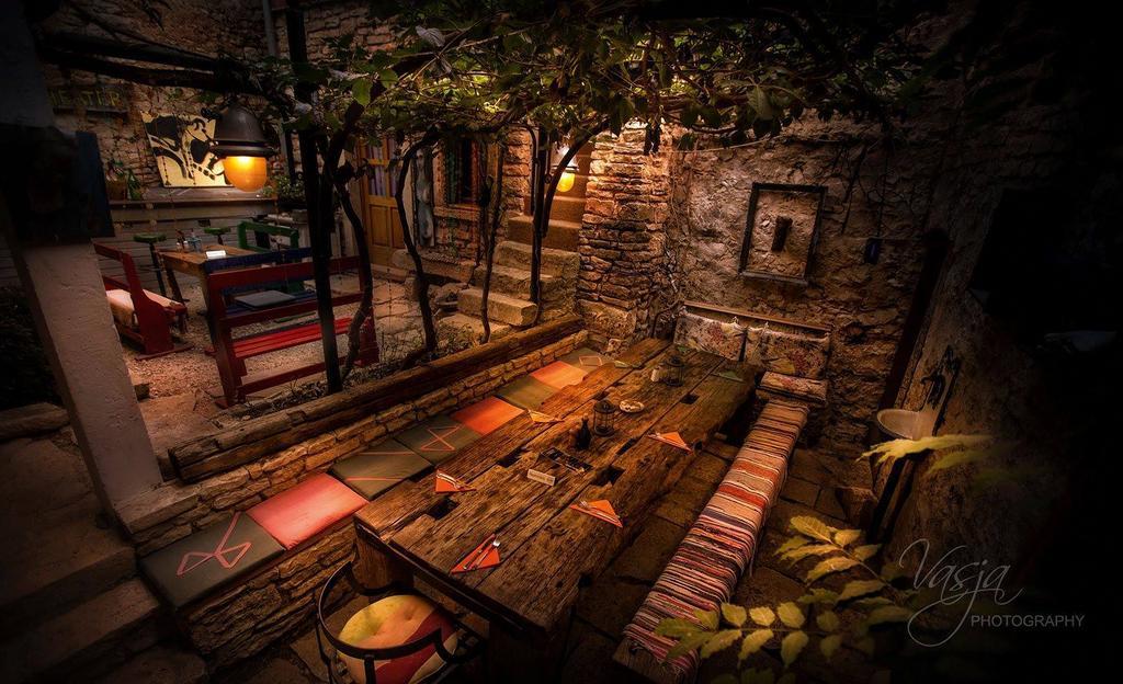 Kamene Price Rooms, Music And Food Bale