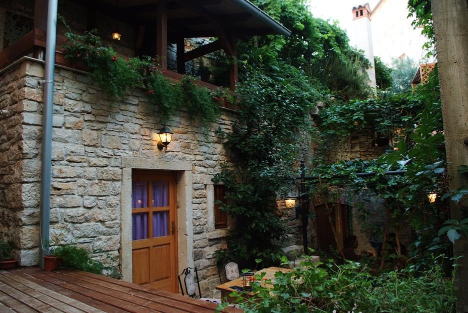 Kamene Price Rooms, Music And Food Apartment