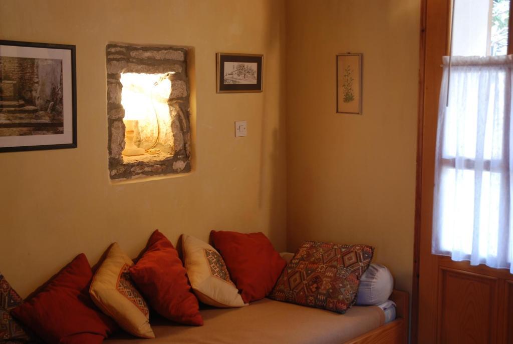 Apartment Kamene Price Rooms, Music And Food *