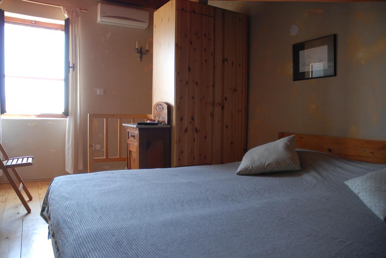 Apartment Kamene Price Rooms, Music And Food Bale